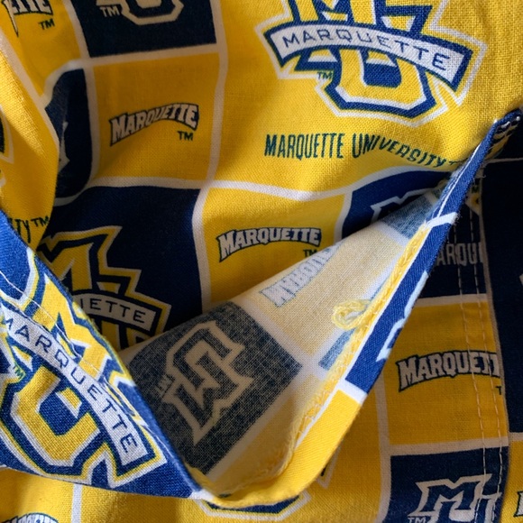 Marquette University Unisex Scrub Top Size M/L - Picture 9 of 9